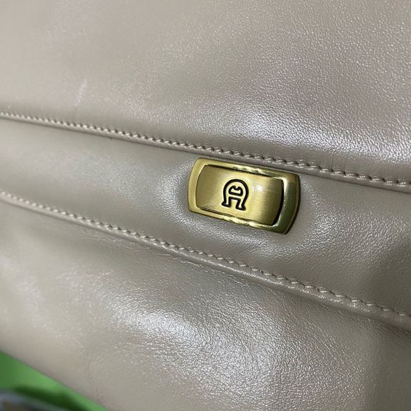 Etienne Aigner cream taupe color leather handbag purse with gold accents - Picture 12 of 16